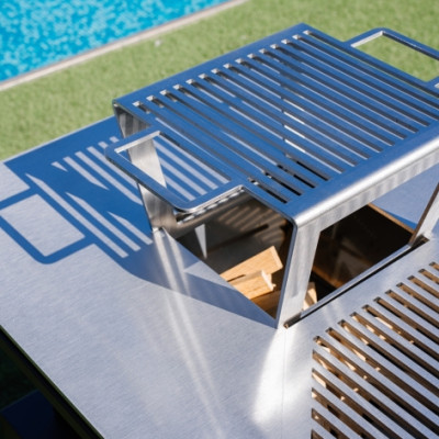 Barbecue a legna Tower mini antracite con portalegna 